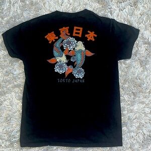 Black Koi Fish Graphic Tee Men’s Medium Great Condition
